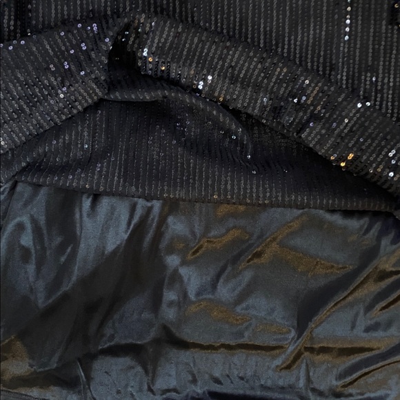 2X. DILLARDS SEQUIN FABRICATION LONG SLEEVED DRESS - Picture 6 of 10